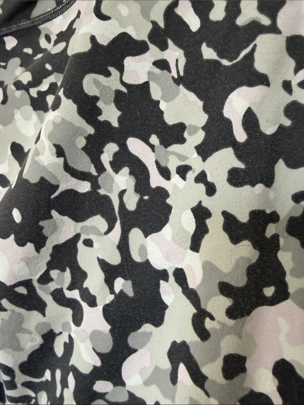 Victoria Sport Camo Print High-Waist Leggings - Gray, Blush & Black, Size L - Picture 4 of 6